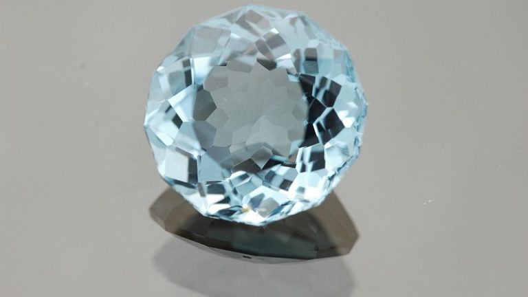 Topaz Stone: Meaning, Healing Properties and Uses